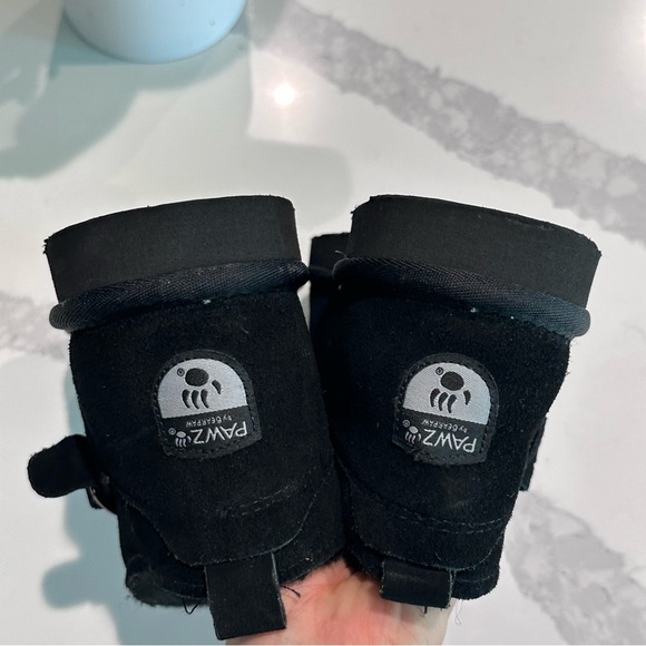 Like new BearPaw booties black ankle fall and winter suede booties size 7.5/8 - Picture 8 of 10